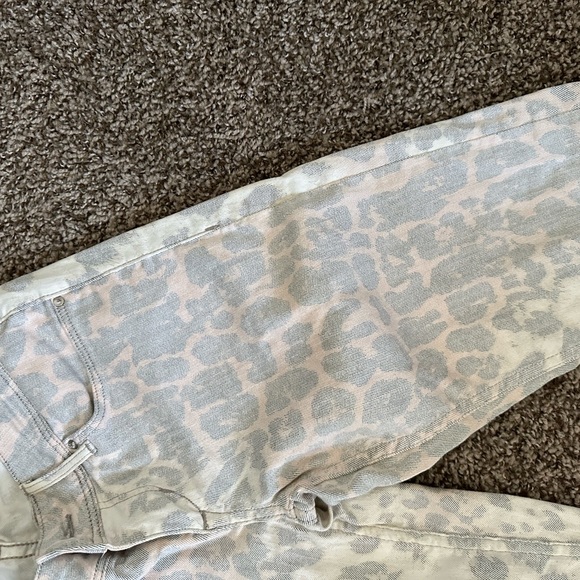 ✌🏾FOR ONE ❤️‍🔥 - Picture 3 of 7